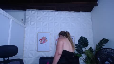 Valentina  online show from September 17, 12:01 am