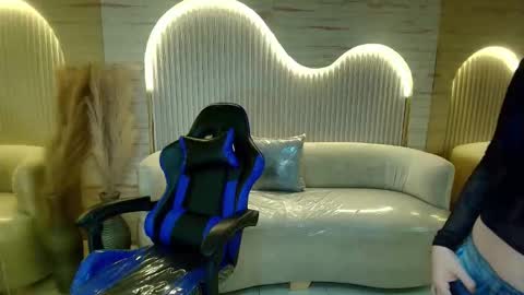 Snapshot of valentina_r_ chatting on September 30, 3:22 am Valentina online show from September 30, 3:22 am