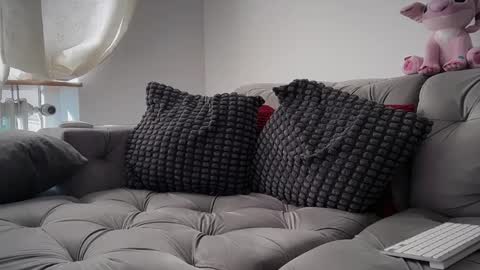 Valentina online show from April 8, 8:25 am