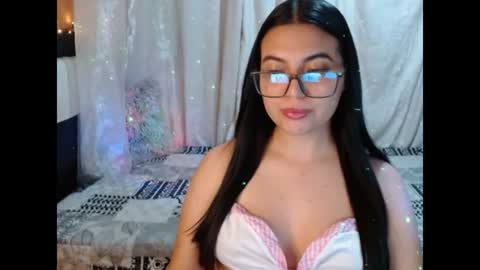 Snapshot of valentinasmith18 chatting on July 3, 2:07 am valentinasmith18 online show from July 3, 2:07 am