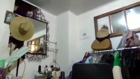 Snapshot of valentine_xo chatting on March 9, 12:42 am Val online show from March 9, 12:42 am