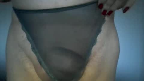 Snapshot of valentine_xo chatting on April 23, 11:07 pm Val online show from April 23, 11:07 pm