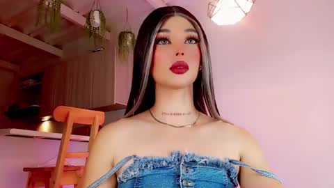 Snapshot of valentinne_marian chatting on February 8, 11:12 am Marian online show from February 8, 11:12 am