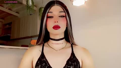 Snapshot of valentinne_marian chatting on February 23, 4:17 am Marian online show from February 23, 4:17 am