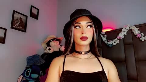 Snapshot of valentinne_marian chatting on October 2, 11:17 am Marian online show from October 2, 11:17 am