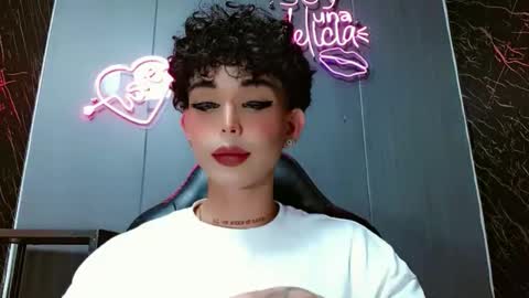 Snapshot of valentinne_marian chatting on November 28, 8:00 pm Marian online show from November 28, 8:00 pm