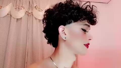 Snapshot of valentinne_marian chatting on December 14, 6:08 am Marian online show from December 14, 6:08 am