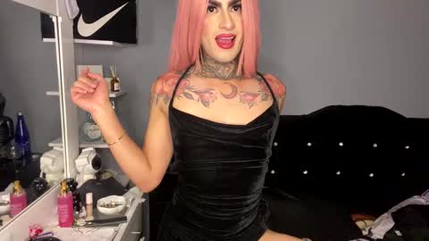 valentino_bs online show from February 5, 4:55 pm