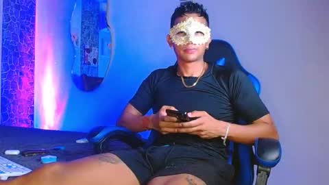 Snapshot of valentino_fs chatting on September 11, 3:28 am Mistery Guy online show from September 11, 3:28 am