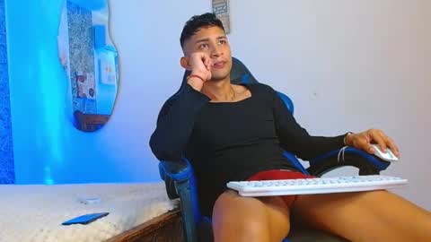 Snapshot of valentino_fs chatting on September 29, 6:46 pm Mistery Guy online show from September 29, 6:46 pm