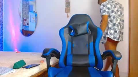 Snapshot of valentino_fs chatting on October 5, 3:38 am Mistery Guy online show from October 5, 3:38 am