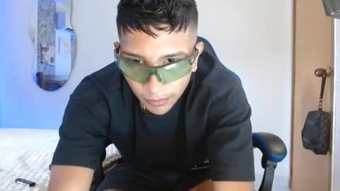 Snapshot of valentino_fs chatting on October 6, 9:34 pm Mistery Guy online show from October 6, 9:34 pm