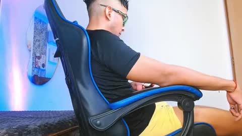 Snapshot of valentino_fs chatting on October 11, 10:58 am Mistery Guy online show from October 11, 10:58 am