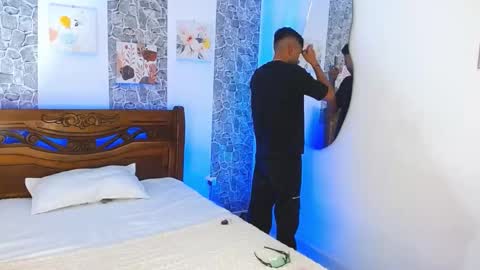 Snapshot of valentino_fs chatting on October 13, 2:55 am Mistery Guy online show from October 13, 2:55 am