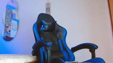 Snapshot of valentino_fs chatting on October 30, 12:56 am Mistery Guy online show from October 30, 12:56 am