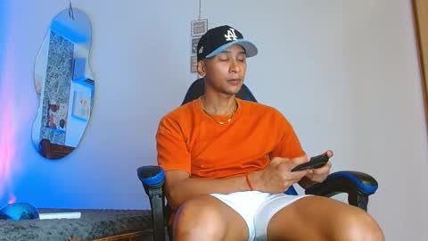 Snapshot of valentino_fs chatting on November 3, 12:02 am Mistery Guy online show from November 3, 12:02 am