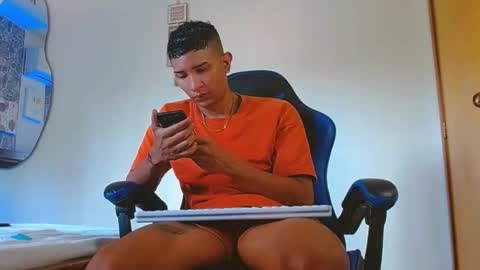 Snapshot of valentino_fs chatting on November 20, 3:12 pm Mistery Guy online show from November 20, 3:12 pm