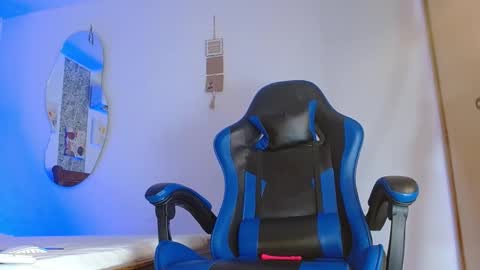 Snapshot of valentino_fs chatting on December 2, 1:55 am Mistery Guy online show from December 2, 1:55 am