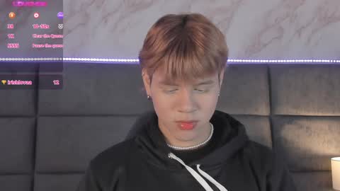 Snapshot of valentino_moon chatting on December 28, 3:04 am valentino moon online show from December 28, 3:04 am