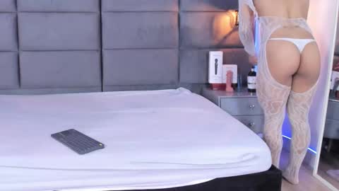 Snapshot of valentino_moon chatting on September 16, 2:34 am valentino moon online show from September 16, 2:34 am