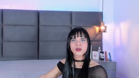 Snapshot of valentino_moon chatting on October 13, 3:06 am valentino moon online show from October 13, 3:06 am