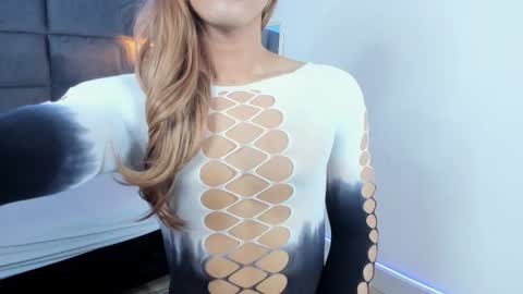 Snapshot of valentino_moon chatting on November 1, 2:46 am valentino moon online show from November 1, 2:46 am