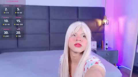 Snapshot of valentino_moon chatting on November 24, 3:28 am valentino moon online show from November 24, 3:28 am