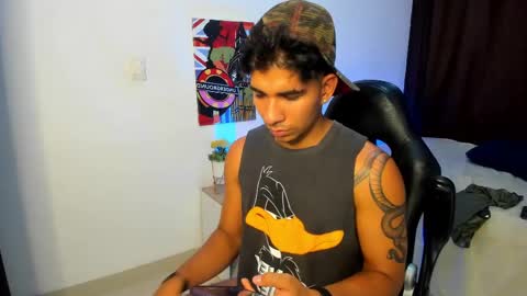 VALENTINO MOURA online show from February 26, 4:24 pm