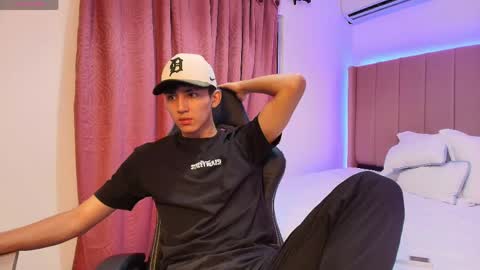 valentino_rey online show from April 18, 12:20 pm