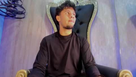 VALENTINO online show from February 19, 1:18 pm