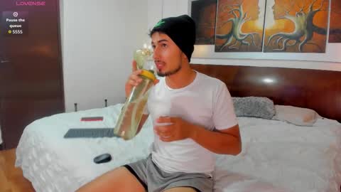 Snapshot of valentinos_ chatting on September 26, 8:46 pm Valentinos online show from September 26, 8:46 pm