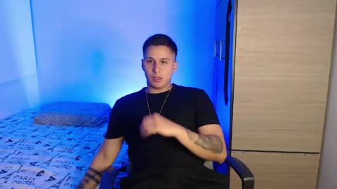 Snapshot of valentinosex_1 chatting on May 2, 11:21 pm VALENTINO online show from May 2, 11:21 pm