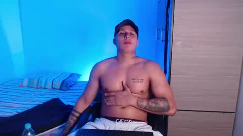 Snapshot of valentinosex_1 chatting on August 7, 9:50 pm VALENTINO online show from August 7, 9:50 pm