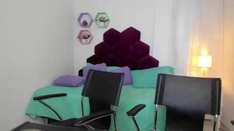 Snapshot of valeperez24 chatting on February 2, 4:05 am Valery And Daniel online show from February 2, 4:05 am