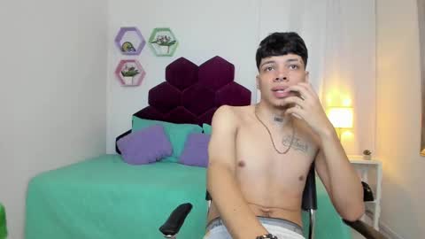 Snapshot of valeperez24 chatting on February 12, 12:27 am Valery And Daniel online show from February 12, 12:27 am