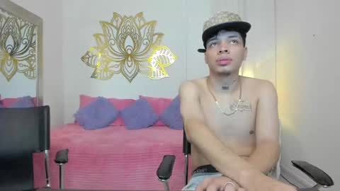 Snapshot of valeperez24 chatting on February 26, 1:11 am Valery And Daniel online show from February 26, 1:11 am