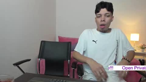 Snapshot of valeperez24 chatting on March 10, 1:01 am Valery And Daniel online show from March 10, 1:01 am