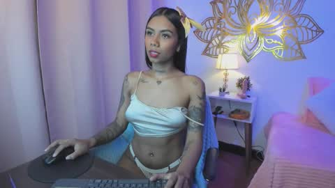 Snapshot of valeperez24 chatting on October 11, 1:05 am Valery And Daniel online show from October 11, 1:05 am