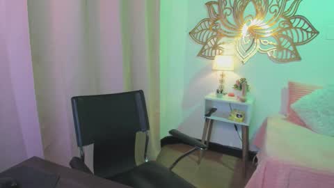 Snapshot of valeperez24 chatting on October 21, 12:44 am Valery And Daniel online show from October 21, 12:44 am