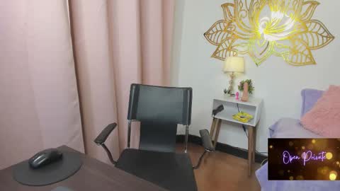 Snapshot of valeperez24 chatting on November 6, 1:39 am Valery And Daniel online show from November 6, 1:39 am