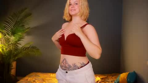 Snapshot of valeri______ chatting on June 26, 7:24 am valeri______ online show from June 26, 7:24 am