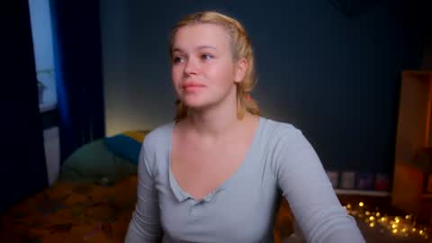 Snapshot of valeri______ chatting on July 17, 7:15 am valeri______ online show from July 17, 7:15 am