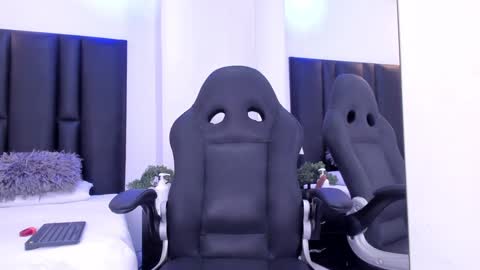 valeri_tafur online show from January 21, 2:05 pm