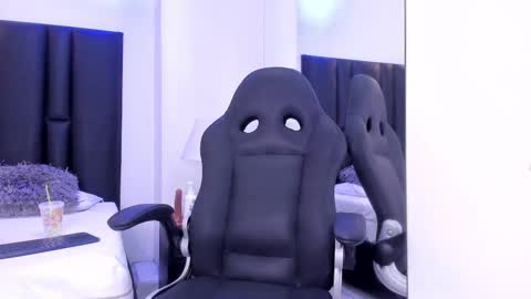 valeri_tafur online show from February 12, 2:10 pm