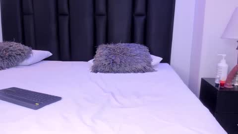 valeri_tafur online show from February 15, 2:00 pm