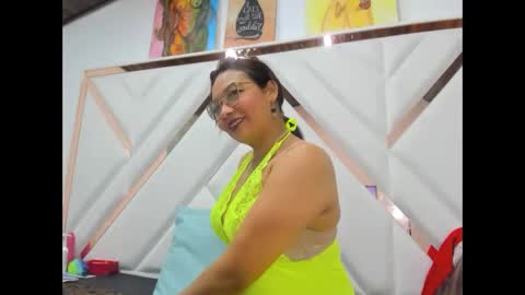 Snapshot of valeria_gil_ chatting on December 3, 11:36 pm valeria_gil_ online show from December 3, 11:36 pm