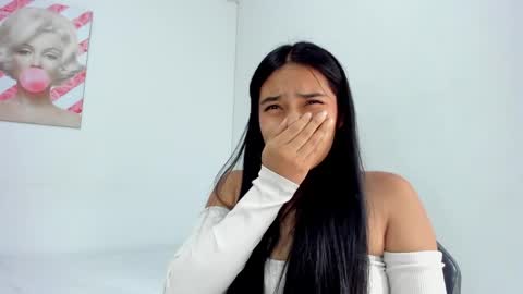 valeria_miller69 online show from May 2, 2:33 pm