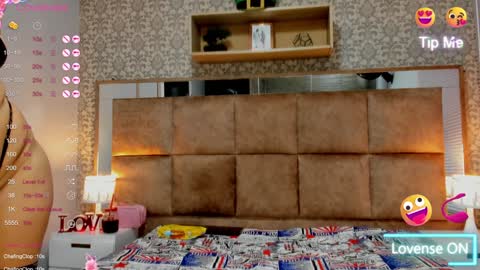 Costume lover online show from January 31, 3:52 am