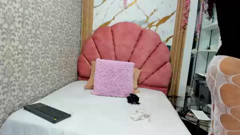 Snapshot of valeria_rivera1 chatting on July 23, 7:12 pm Costume lover online show from July 23, 7:12 pm