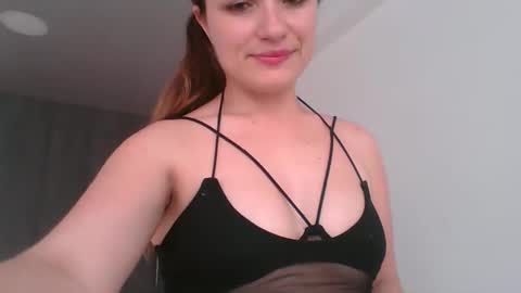 Snapshot of valeriafrannco chatting on May 8, 8:58 pm valeriafrannco online show from May 8, 8:58 pm